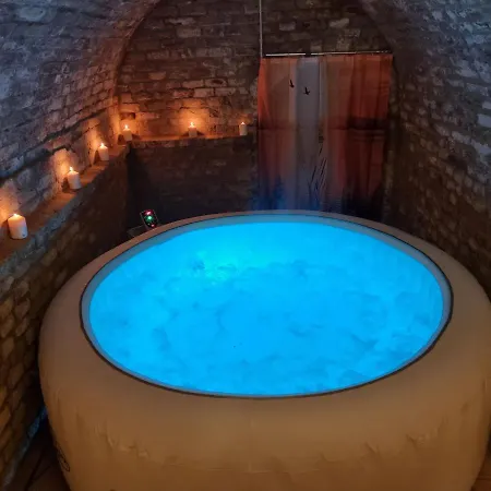 Panorama Bor Es Elmenylak Appartement Szekszárd